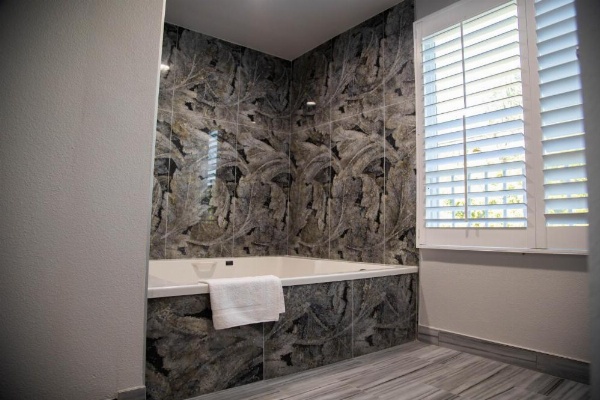 Pico Rivera Inn and Suites image 5