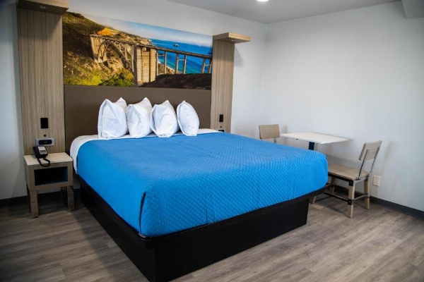 Pico Rivera Inn and Suites image 8